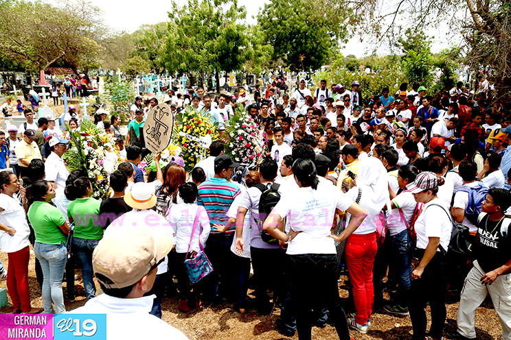 Conmemoran 17 aniversario de la ca&iacute;da de Roberto Gonz&aacute;lez